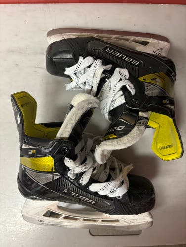 Used Senior Bauer   8 Supreme 3S Hockey Skates