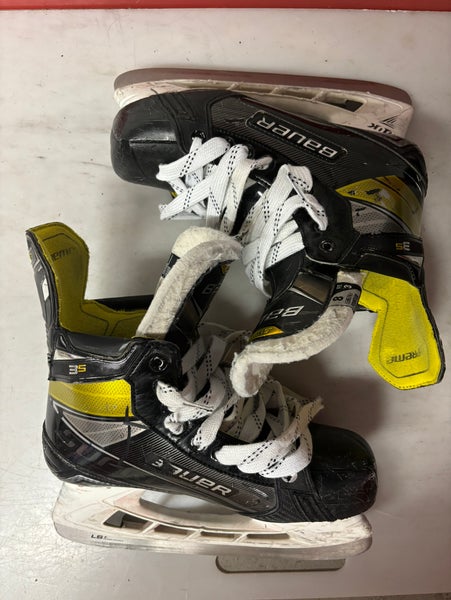 Used Senior Bauer 8 Supreme 3S Hockey Skates