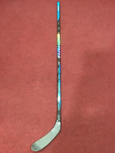 New Right Handed P28 77 Flex Bauer Nexus Sync Hockey Stick Item#Y1811