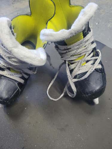 Used Bauer S27 Junior 01 Ice Hockey Skates