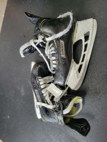 Used Bauer 2s Senior 9 Ice Hockey Skates