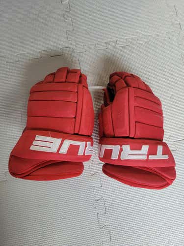 Used True Pro 11" Hockey Gloves