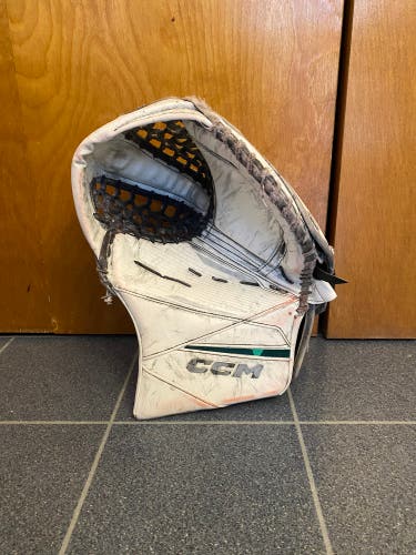 580 CCM Axis 2 Pro Goalie Glove