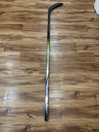 Hyperlight 2 hockey stick (P28) (77 flex)