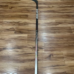 Bauer hyperlight hockey stick (P28) (87 flex)