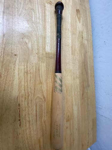 Used Marucci   28" Cutch22 Bat