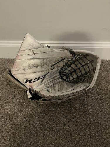 Used Senior Regular CCM Regular EFlex 5 Pro Goalie Glove