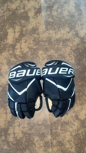 Used  Bauer 10"  Vapor X700 Gloves