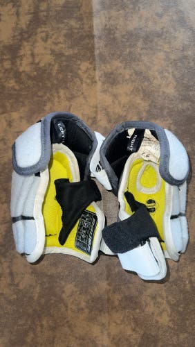 Used Small Bauer  Supreme S170 Elbow Pads