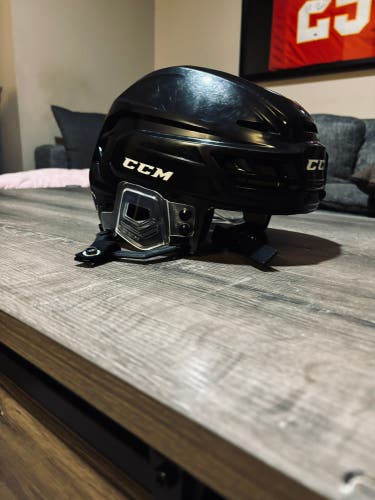 New Large CCM Resistance 110 Helmet