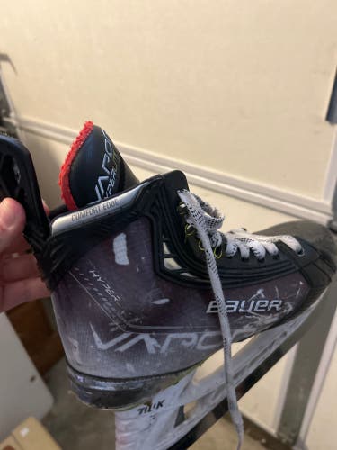 Used Junior Bauer Size 5.5 Vapor Hyperlite Hockey Skates