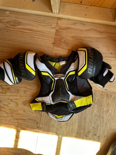 Used Medium Bauer Supreme 2S Pro Shoulder Pads