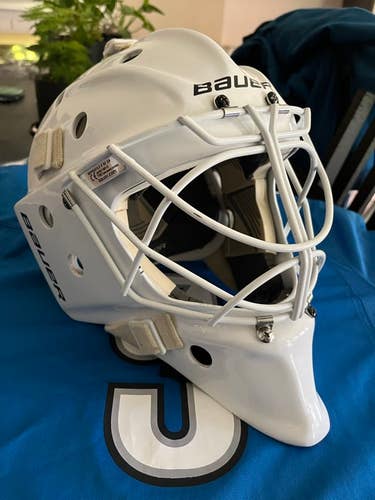 Gently Used Senior Bauer 960 Goalie Mask (Small)