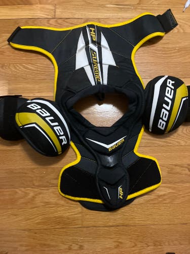 Used Small Bauer Supreme HP Shoulder Pads