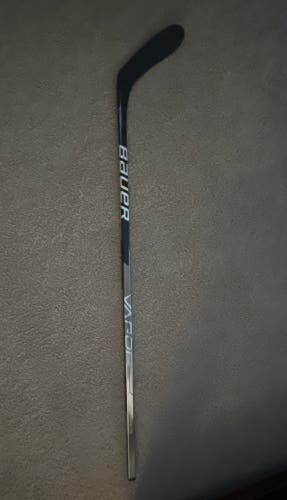 New Bauer Right Handed P28 Vapor Hyperlite Hockey Stick
