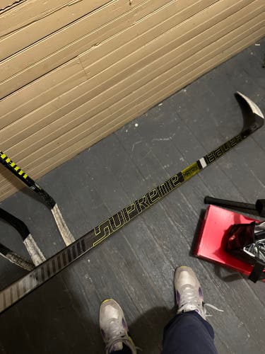 New Intermediate Bauer Right Handed P88  Supreme Matrix Hockey Stick