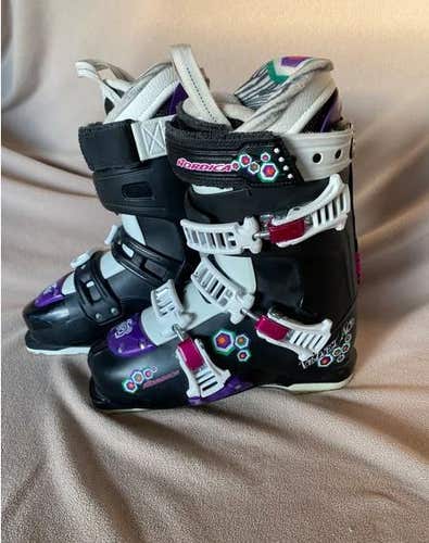 Women's Used Nordica Velvet Ace Ski Boots size 255