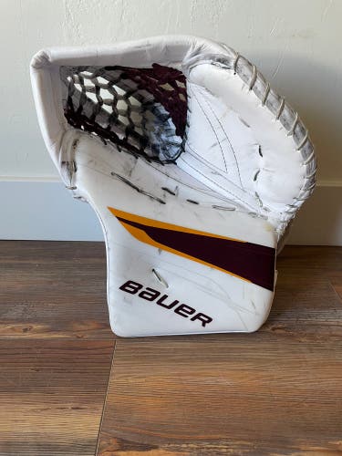 Senior Bauer Hyperlite 2 goalie glove
