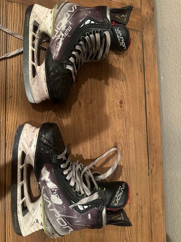 Used Bauer Regular Width Size 5.5 Vapor Hyperlite Hockey Skates