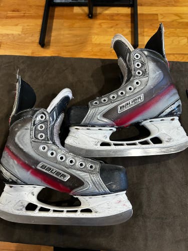 Used Intermediate Bauer Regular Width   Size 5 Vapor X7.0 Hockey Skates