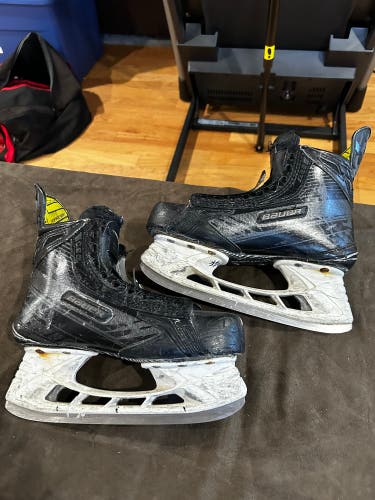 Used Intermediate Bauer Regular Width   Size 4 Supreme MX3 Hockey Skates