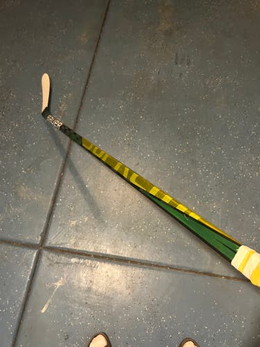 Used Bauer Right Handed P28 Supreme UltraSonic Hockey Stick