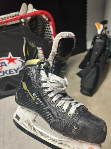 Used Senior CCM Regular Width  6.5 AS-V Pro Hockey Skates