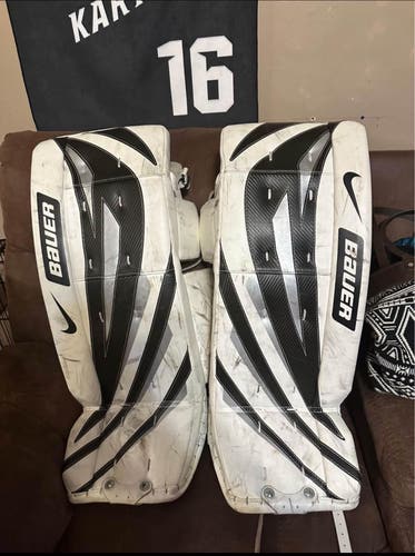 30” Goalie Pads in very good used condition