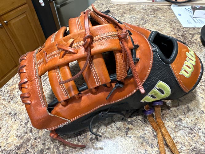 Used First Base 12.5" A2000 Baseball Glove