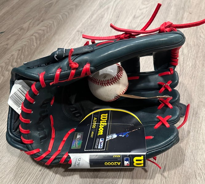 New Right Hand Throw Wilson Outfield A2000 Baseball Glove 12.75"
