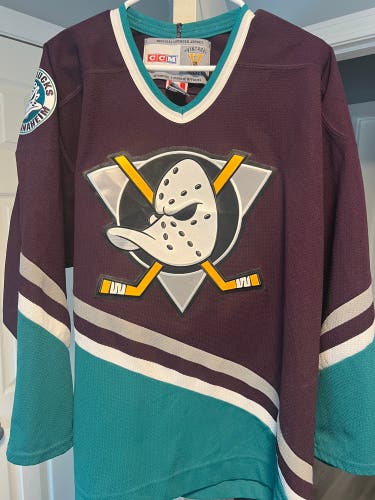 Might ducks vintage hockey jersey