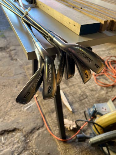 Cleveland Right Handed 6 Pieces Iron Set