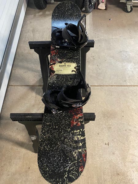 Used Men's Burton Blunt 155cm With Burton Custom Bindings Medium