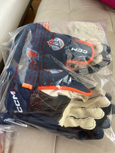 New CCM 15" HG95C Gloves
