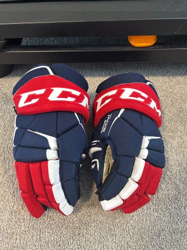 Used  CCM 14" Tacks 9060 Gloves
