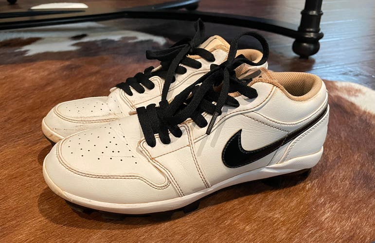 Nike Men's Jordan 1 Retro MCS Baseball Cleats - white / black size 8 (used)