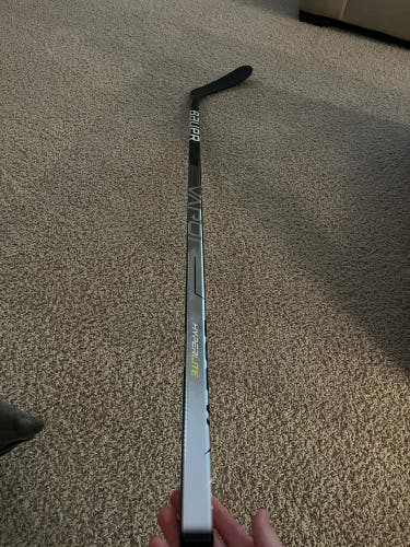 New Bauer Right Handed P28 65 flex Vapor Hyperlite Hockey Stick