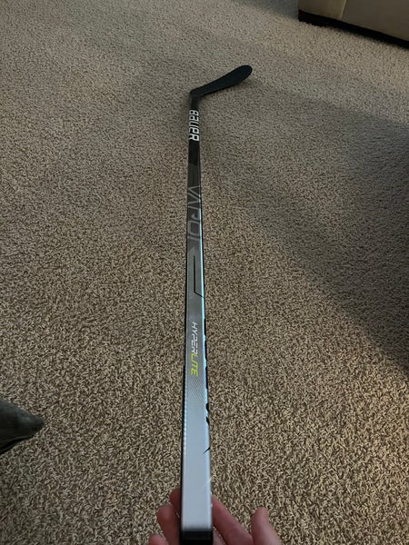 New Bauer Right Handed P28 65 flex Vapor Hyperlite Hockey Stick