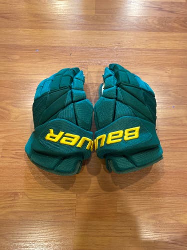 New  Bauer 15" Pro Stock Vapor 1X Pro Lite Gloves