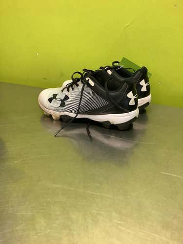 Used Under Armour Junior 05.5 Baseball And Softball Cleats