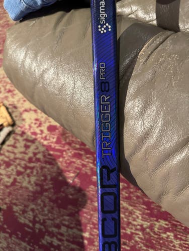 Used Intermediate CCM Right Handed P29 Pro Stock RibCor Trigger 8 Pro Hockey Stick