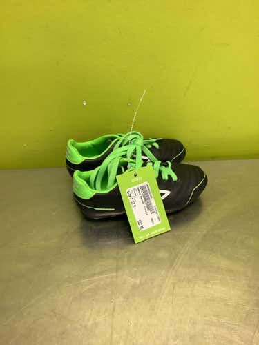 Used Umbro Youth 10.5 Cleat Soccer Outdoor Cleats