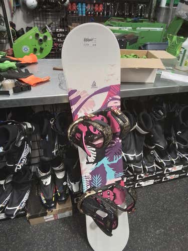 Used Ride Dazy6 130 Cm Girls' Snowboard Combo