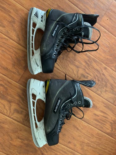 Used Senior Bauer Extra Wide Width size 9.5 Supreme One70 Hockey Skates