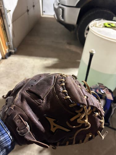 Used  Right Hand Throw 32.5" Baseball Glove