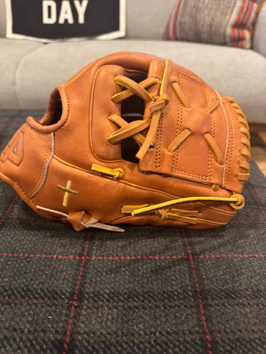New 2023 Infield 11.75" Signature Series Baseball Glove