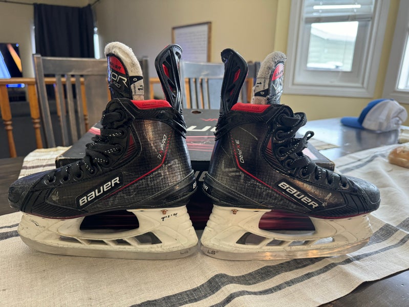 Used Bauer Regular Width  Size 1.5 Vapor 3X Pro Hockey Skates