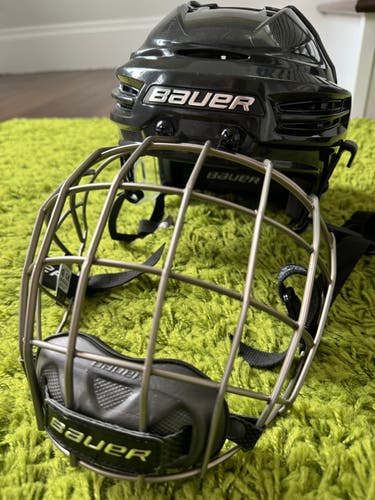 Used Small Bauer Re-Akt 100 Youth/Kids Hockey Helmet