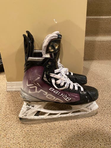 Used Bauer Regular Width Pro Stock 7.5 Vapor Hyperlite Hockey Skates