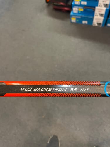New Intermediate Warrior Right Handed W03 Covert QRE10 Hockey Stick